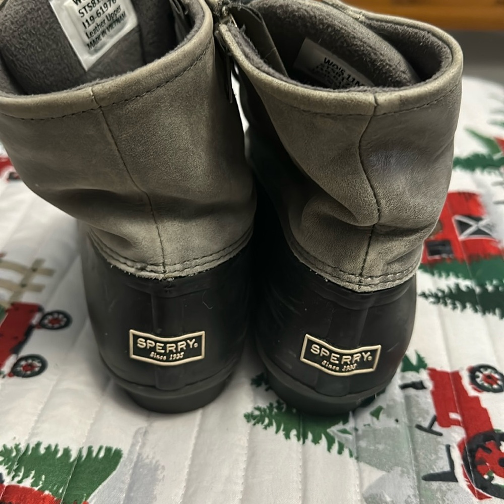 Sperry duck boots women’s size 11